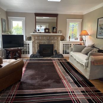 Glenda Blanco Housekeeping - Vacuumed carpet. Dust and hair free living room. - Home Cleaning Near Me - Oakland, California Glenda Blanco Housekeeping - Vacuumed carpet. Dust and hair free living room. - Home Cleaning Near Me - Oakland, California