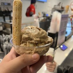 Maroons Creamery - Tiramisu flavor