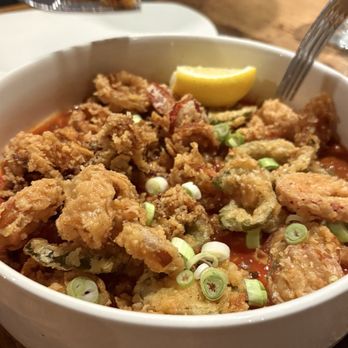 The Red Lion Tavern - Calamari - American Near Me - Cohasset, Massachusetts