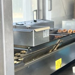 Lil’ Gen’s Donuts - Churning out mini donuts