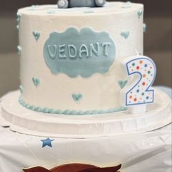 Cake Boutique - Vanilla Cake with Fresh Strawberries