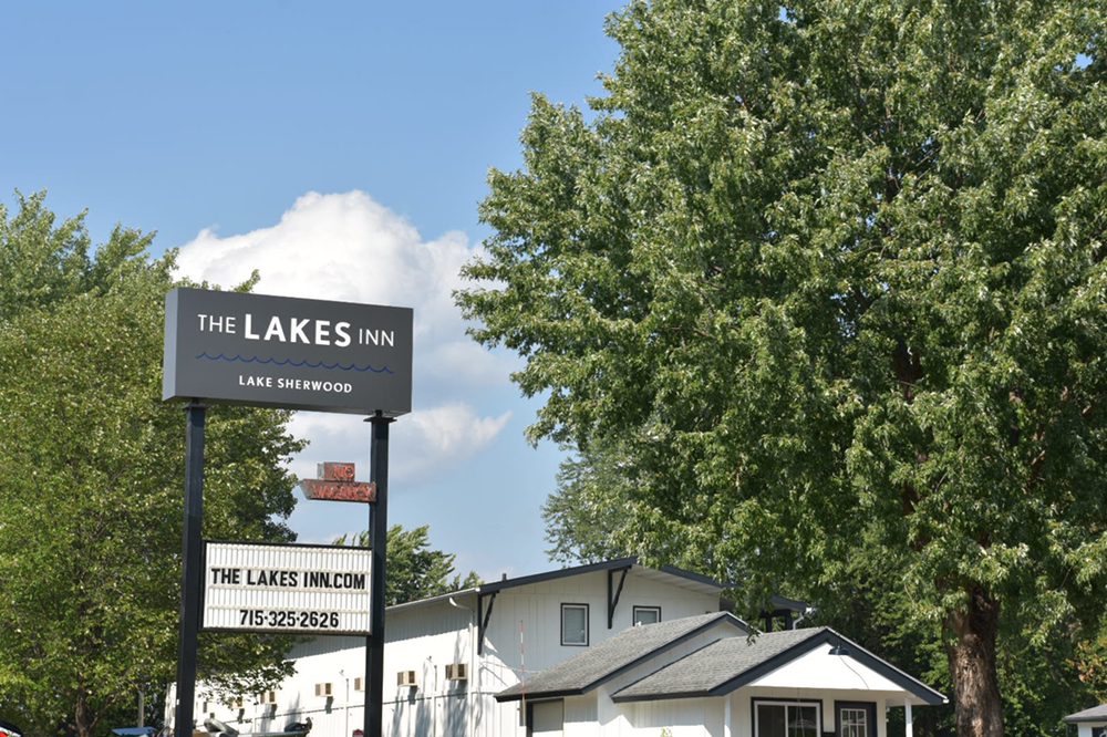 THE LAKES INN Updated October 2024 10 Photos 1148 West Queens Way