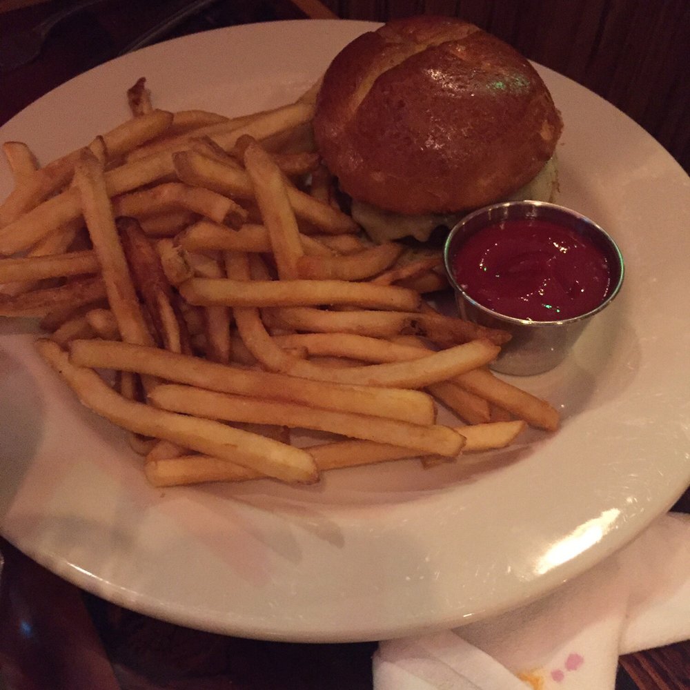 Farmer's Table - Hamburger. Eh - New American Near Me - New Canaan, Connecticut