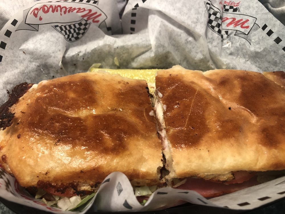 Mancino's Pizza Logo