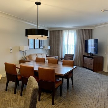 Marriott's Canyon Villas - Dining area and living room - Hotels Near Me - Phoenix, Arizona Marriott's Canyon Villas - Dining area and living room - Hotels Near Me - Phoenix, Arizona