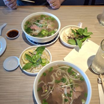 Mama Hong's Vietnamese Kitchen - Burbank - Pho lunch with the hubby! - Vietnamese Near Me - Burbank, California