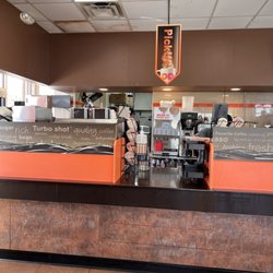 Dunkin' - Pickup counter