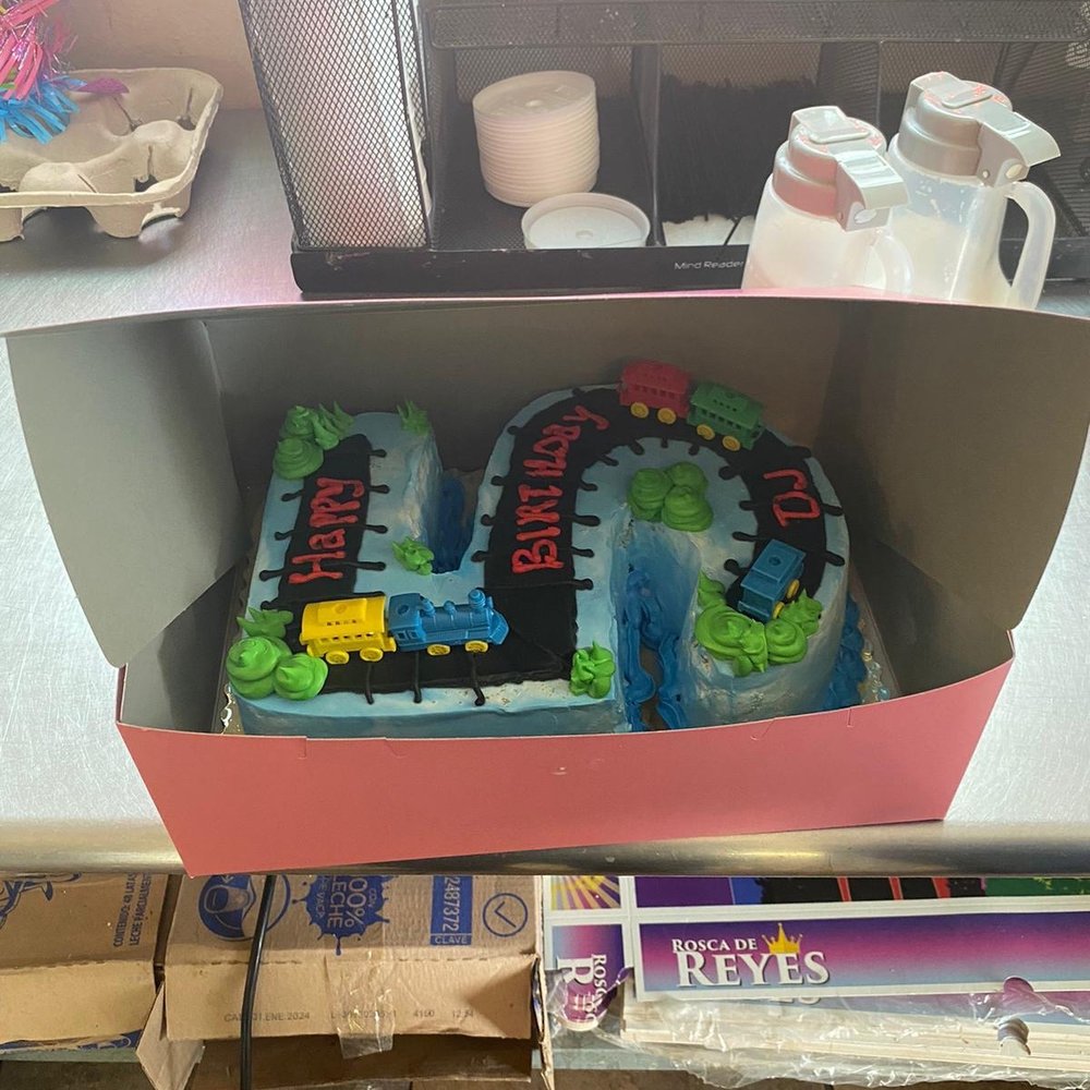 La Michoacana Bakery - Well decor custom cake - Bakeries Near Me - Oakley, California La Michoacana Bakery - Well decor custom cake - Bakeries Near Me - Oakley, California