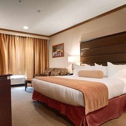 Camrose Resort and Casino - Guest Room