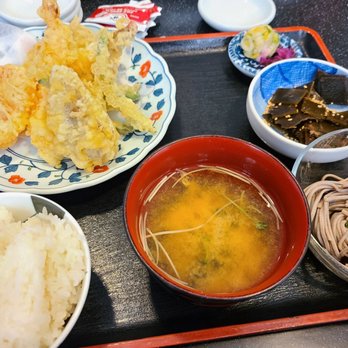 Yohei Sushi Restaurant - Shrimp and ahi tempura - Sushi Bars Near Me - Honolulu, Hawaii