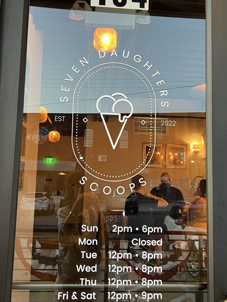 Seven Daughters Scoops Logo