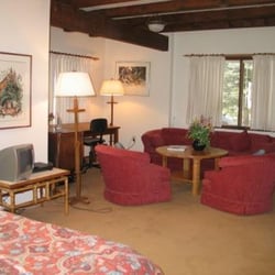 Brownell Chalet - Studio seating area