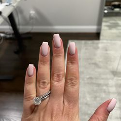 ESSENTIAL NAIL BAR