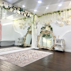 Beige Bridal - Fitting Room
