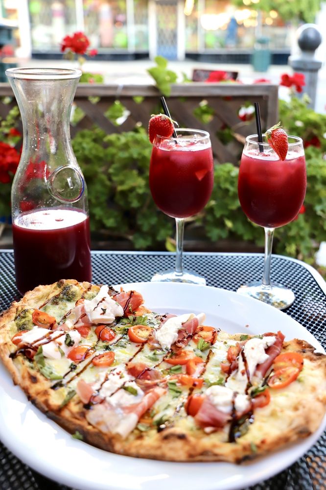 Social spots from In The Wood