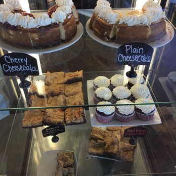 The Cookie Tree - Cupcake/cheesecake case - Bakeries Near Me - Yuba City, California
