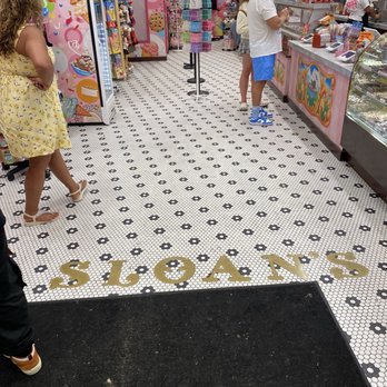 Sloan's - Entrance with nice floor mosaic - Ice Cream & Frozen Yogurt Near Me - Lauderdale By the Sea, Florida Sloan's - Entrance with nice floor mosaic - Ice Cream & Frozen Yogurt Near Me - Lauderdale By the Sea, Florida