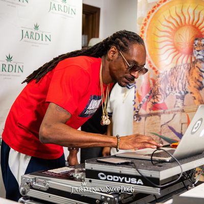 Jardín Premium Cannabis Dispensary by null