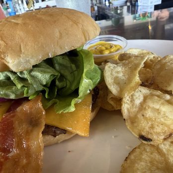 Restaurant 604 - Hamburger - Breakfast & Brunch Near Me - Honolulu, Hawaii