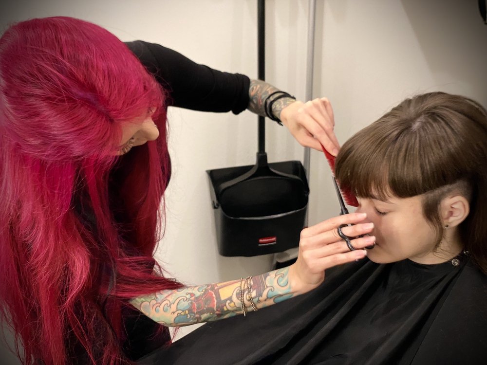 Brittany The Barber Logo