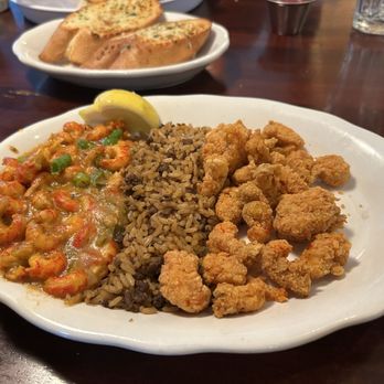 Pappadeaux Seafood Kitchen - Étouffée fried crawfish and crawfish - Cajun/Creole Near Me - Austin, Texas