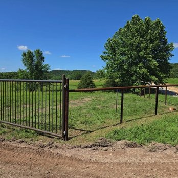 Betton Fencing - Entry Gate - Fences & Gates Near Me - Marshfield, Missouri Betton Fencing - Entry Gate - Fences & Gates Near Me - Marshfield, Missouri