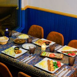 PARSI-Persian & Halal Restaurant - Enjoy a true Persian dining experience in central Madrid. A full table with aromatic saffron rice - perfect for groups and celebrations.