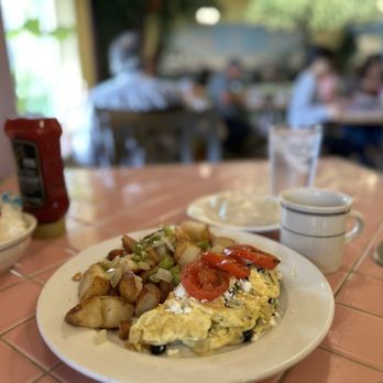 Mountain Oaks Cafe - American Near Me - Oakhurst, California