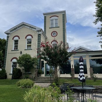 Bistro 562 & Coffee House - The Klatch & Inside Out Market space - Coffee & Tea Near Me - Gallatin, Tennessee