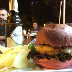 Evento Yelper - Club Hamburguesa @ Limón y Canela - Hamburguesa de pan de remolacha