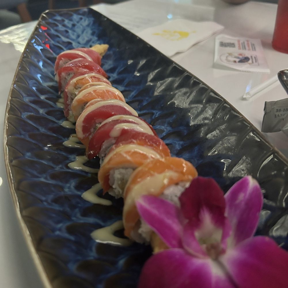 Joyce’s sushi Palm Springs - Golden Joyce roll - Sushi Bars Near Me - Palm Springs, California Joyce’s sushi Palm Springs - Golden Joyce roll - Sushi Bars Near Me - Palm Springs, California