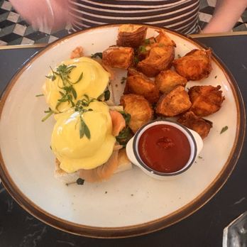 Cafe Landwer - Eggs Benedict with salmon - Cafes Near Me - Las Vegas, Nevada Cafe Landwer - Eggs Benedict with salmon - Cafes Near Me - Las Vegas, Nevada