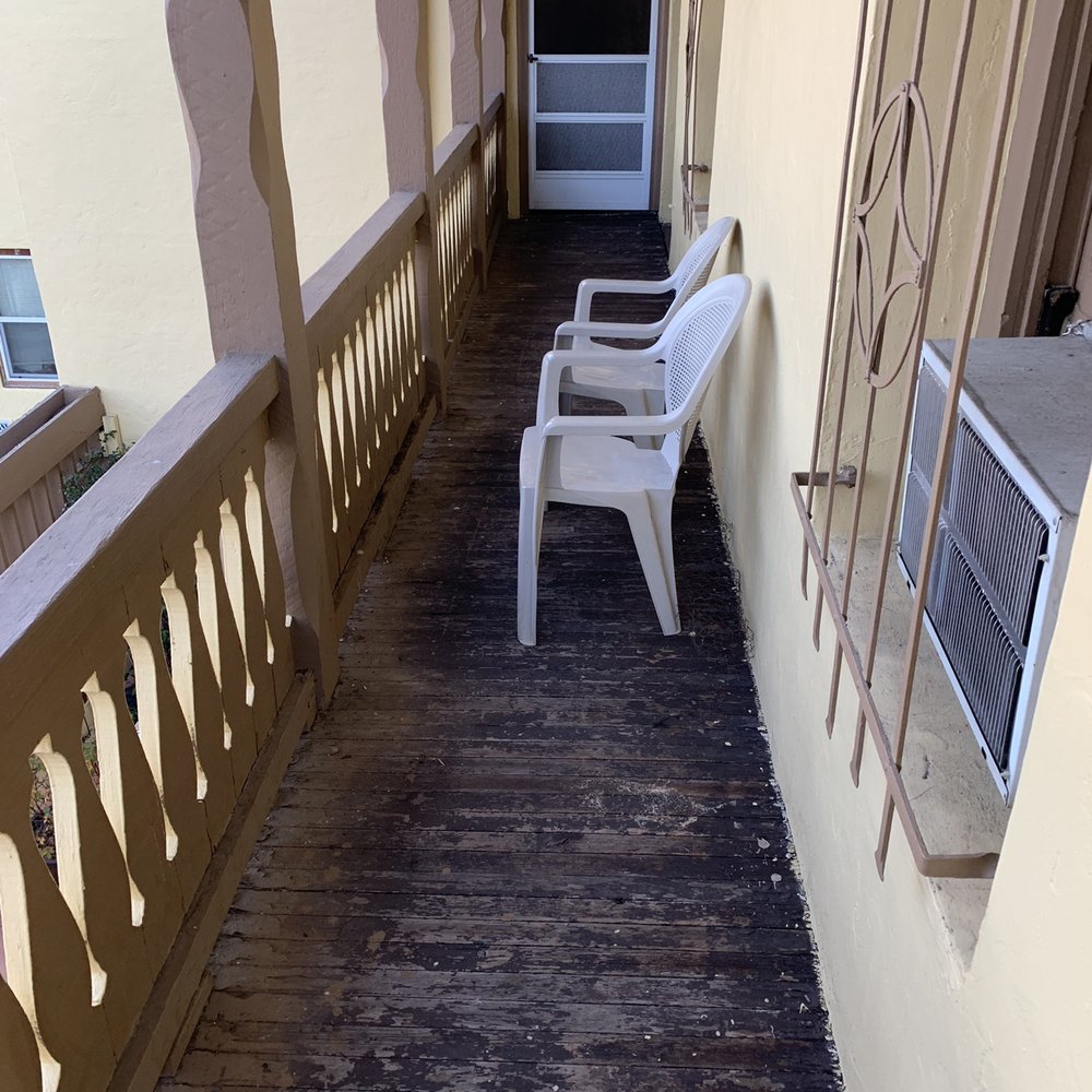 Sonora Inn - Little balcony - Hotels Near Me - Sonora, California Sonora Inn - Little balcony - Hotels Near Me - Sonora, California