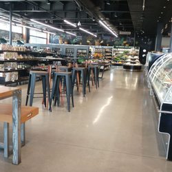 Bee.O - Lugar agradável, com várias opções de comida. Tem uma área inteira de produtos orgânicos. Um pouco caro.