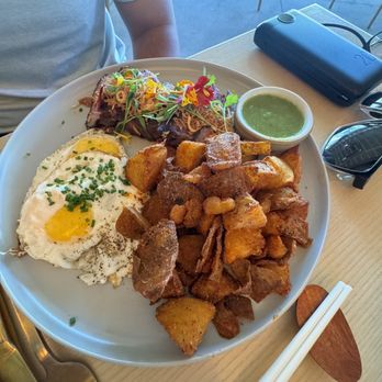 Khâluna - Laotian Near Me - Minneapolis, Minnesota