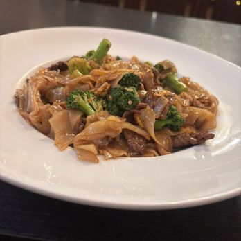 Thai Yaki - Pad See Ew with Beef - Thai Near Me - Santa Clarita, California Thai Yaki - Pad See Ew with Beef - Thai Near Me - Santa Clarita, California