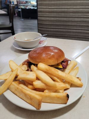 Cindy's on 34 by null