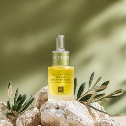 Lavender The Spa - Eminence Organics Facial Recovery Oil is practically liquid gold. The best calming treatment for your skin