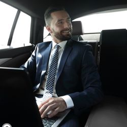 Limolane - Affordable road show for business meetings and fleet can accomodate big events up to 10,000 passengers.