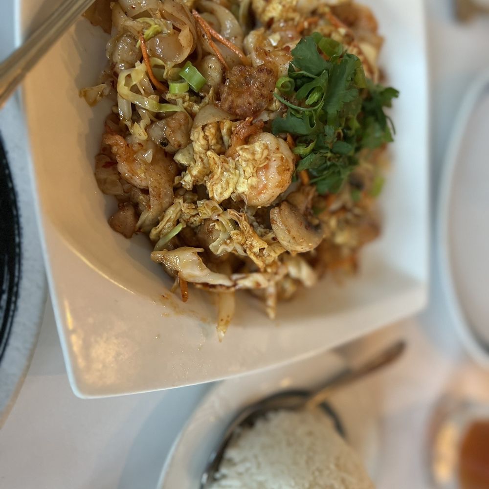 Yangon - Combination Chow Fun - Chinese Near Me - Burlingame, California Yangon - Combination Chow Fun - Chinese Near Me - Burlingame, California
