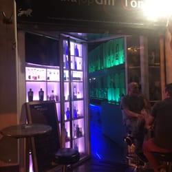 Abadía del Gin & Tonic - Understated entrance for a phenomenal bar