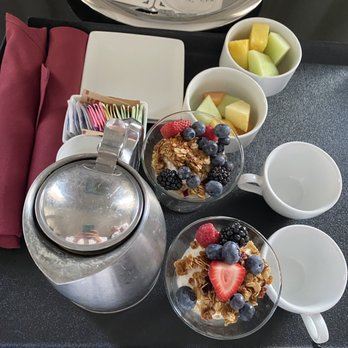 French Quarter Inn - Large pot of coffee w/ cream and sugar, parfaits, fruit - Hotels Near Me - Charleston, South Carolina French Quarter Inn - Large pot of coffee w/ cream and sugar, parfaits, fruit - Hotels Near Me - Charleston, South Carolina
