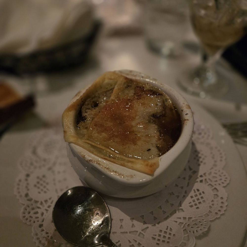 Dal Rae Restaurant - French onion soup, 9/10, very nice indeed - Steakhouses Near Me - Pico Rivera, California