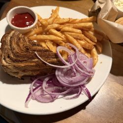 Black Horse Tavern - Turkey Reuben with fries