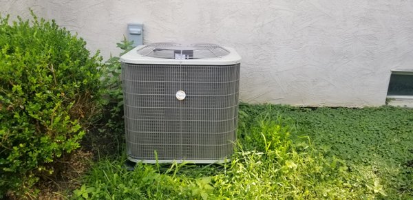 Air Conditioning Installation - Introducing Thermal Pros - Your premier choice for air conditioning installation in Columbus, Ohio! Our team of experienced technicians are dedicated to providing top-notch service, using the finest materials and equipment to ensure a seamless and efficient installation process. With our commitment to customer satisfaction, we go above and beyond to meet your cooling needs, offering maintenance plans and 24/7 emergency support. Stay cool and comfortable all year round with Thermal Pros - contact us today to schedule your air conditioning installation in and around Columbus, Ohio!