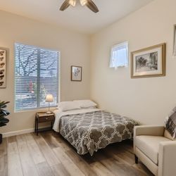 Pinnacle Peak Assisted Living - Pinnacle Peak Assisted Living Bedroom
