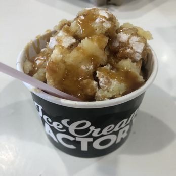 Ice Cream Factory - Gooey Butter cake sundae - Ice Cream & Frozen Yogurt Near Me - Eldon, Missouri