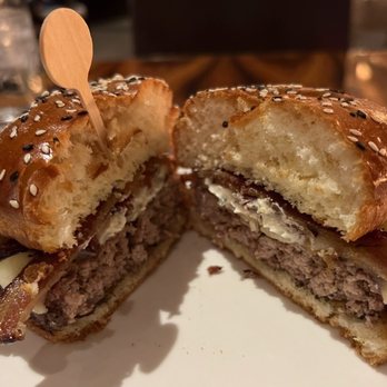 Gordon Ramsay Burger Las Vegas - Ultimate Burger Plus Bacon - Burgers Near Me - Las Vegas, Nevada