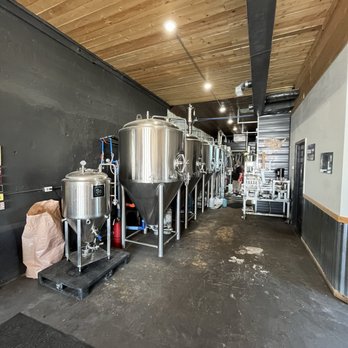 Bee's Knees Brewing - Brewing area - Pizza Near Me - Versailles, Missouri Bee's Knees Brewing - Brewing area - Pizza Near Me - Versailles, Missouri