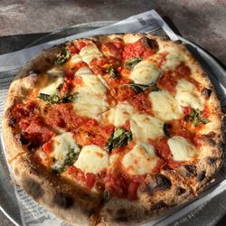 Speck Pizza + Street Food - Margherita pizza